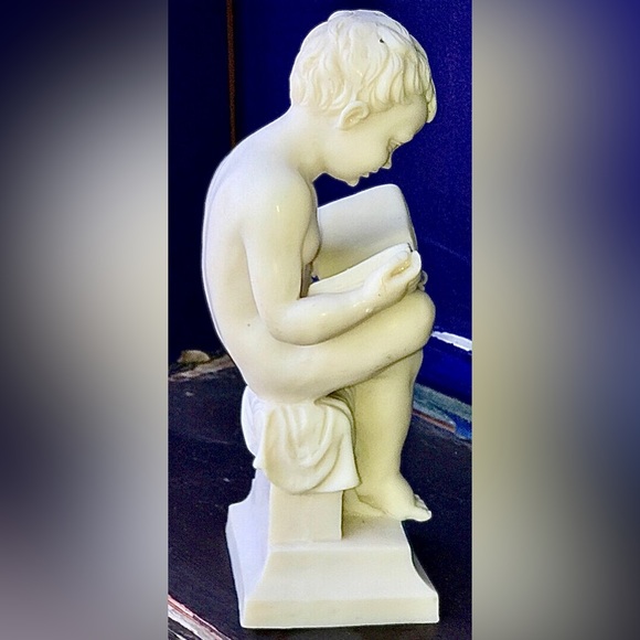 Vintage Ground Stone STUDIOUS YOUNG BOY Reading Book Figural Statue Figurine - Picture 4 of 10